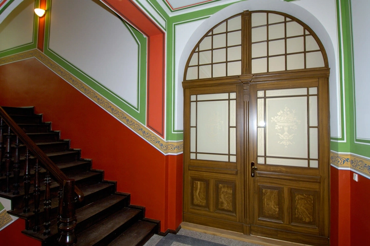 Herweghstraße 8, Flur mit Tür