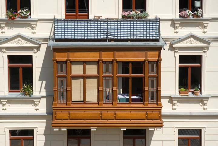 Heinrich-und-Thomas-Mann-Straße 3, Balkon von aussen