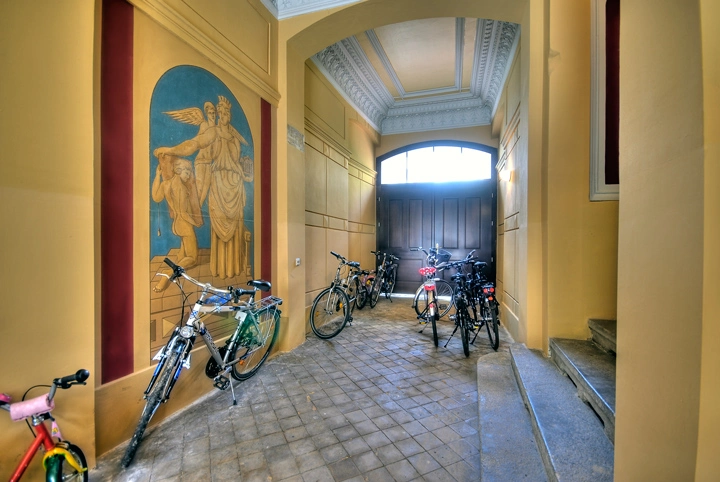 Heinrich-und-Thomas-Mann-Straße 3, Eingangsbereich